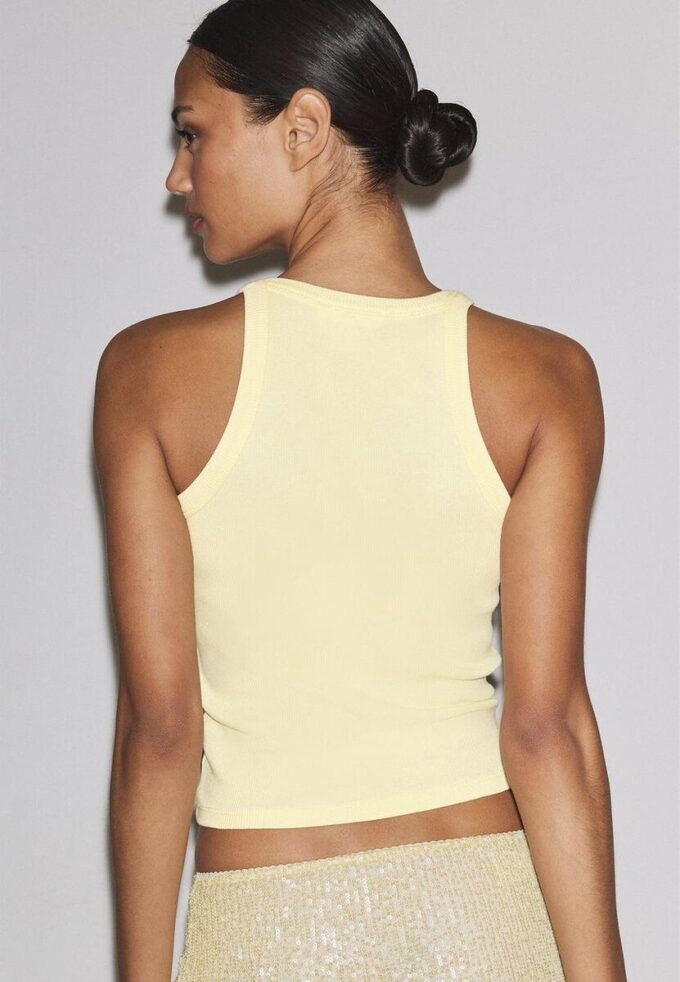 Tričko s racerbackem