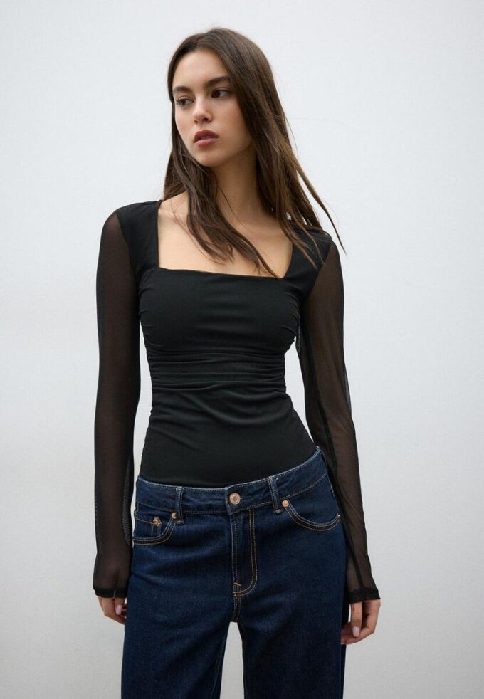 Tylové body s čtvercovým výstřihem