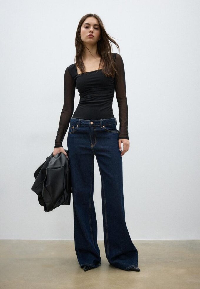 Tylové body s čtvercovým výstřihem