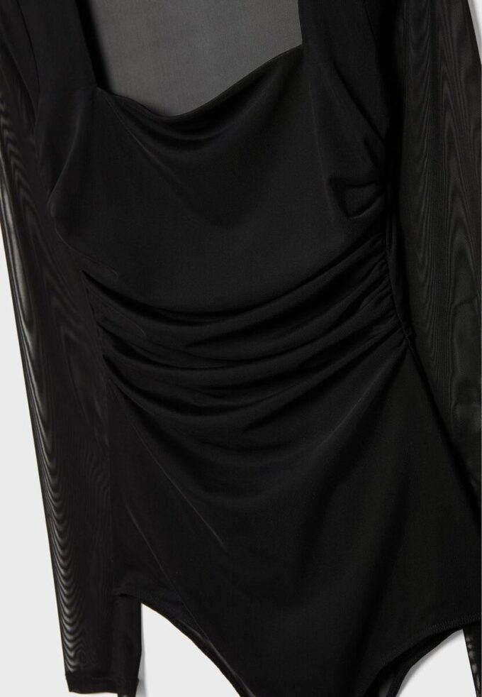 Tylové body s čtvercovým výstřihem