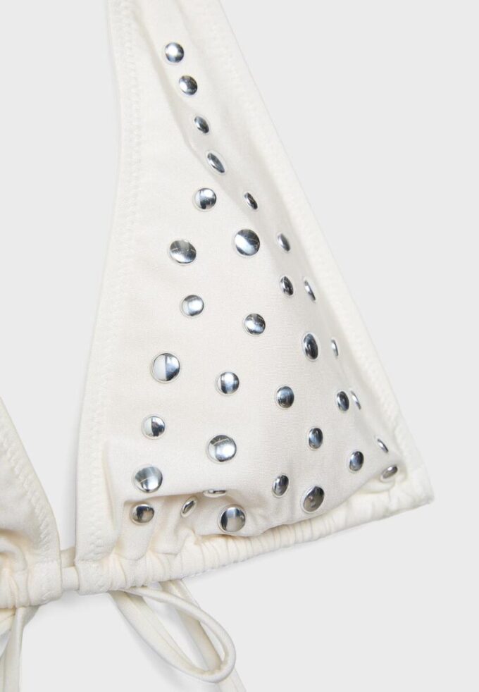 Velký bikini top s cvočky Velký bikini top s cvočky