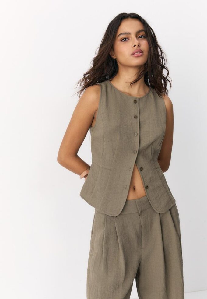 Vesta na knoflíky Vesta na knoflíky