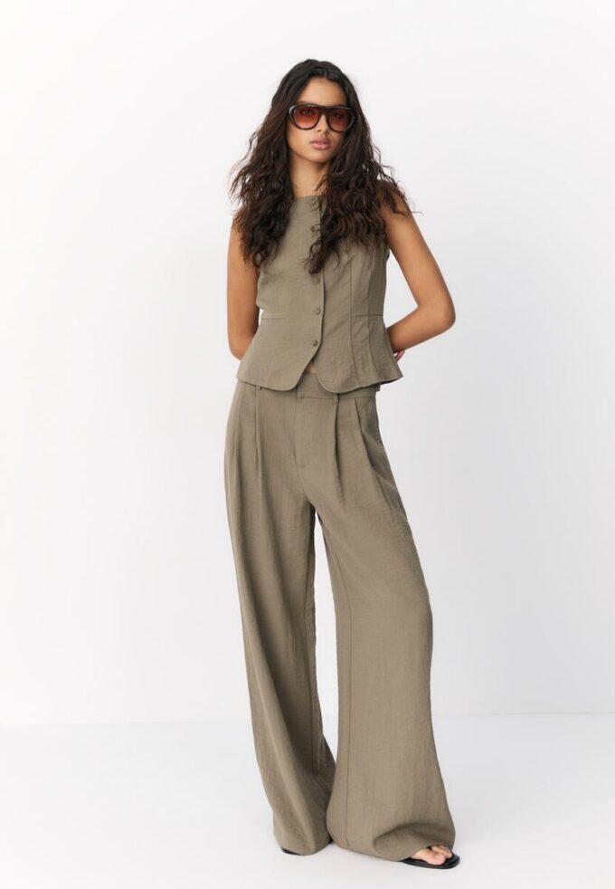 Vesta na knoflíky Vesta na knoflíky