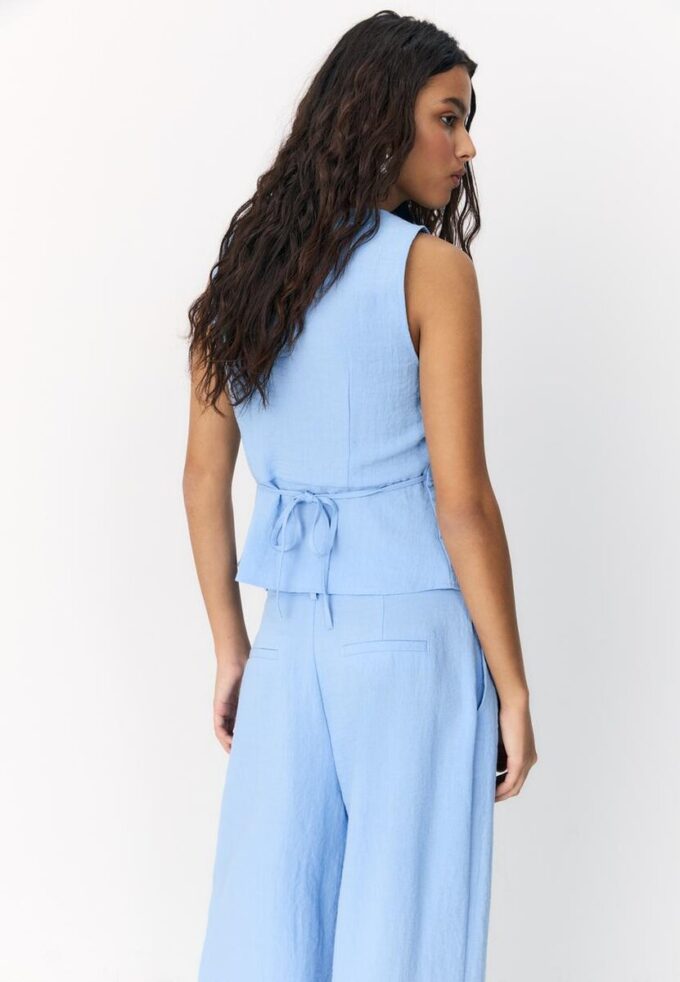 Vesta na knoflíky Vesta na knoflíky