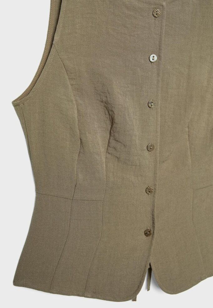 Vesta na knoflíky Vesta na knoflíky