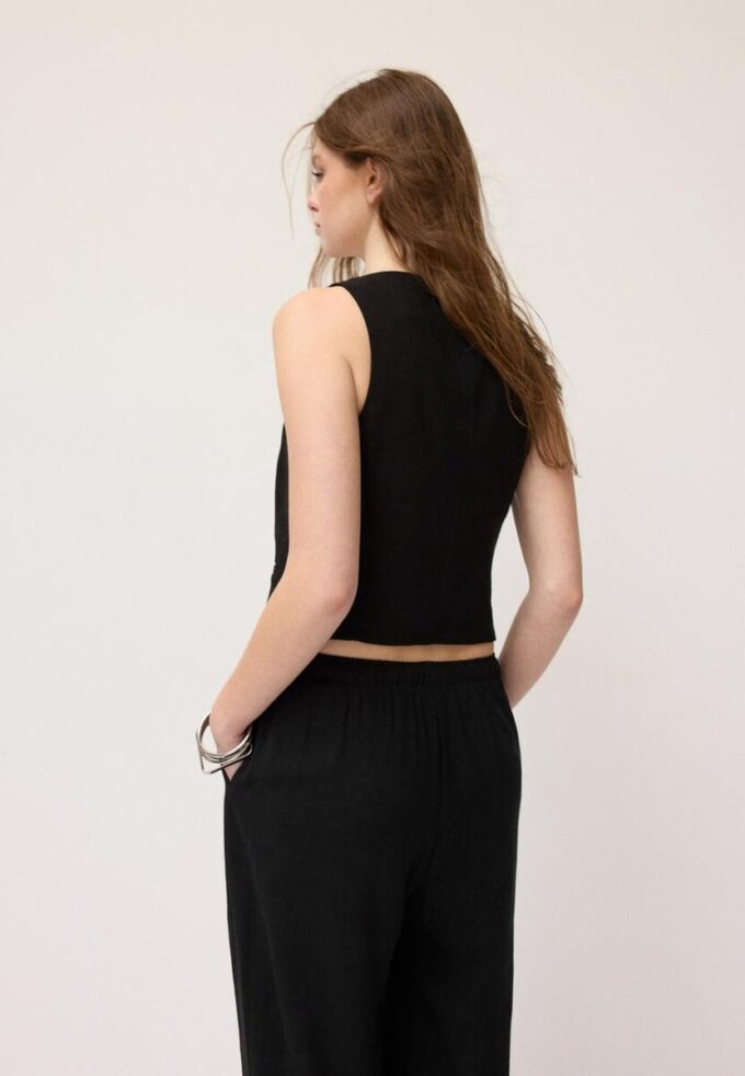 Vesta s knoflíky s lněným efektem Vesta s knoflíky s lněným efektem