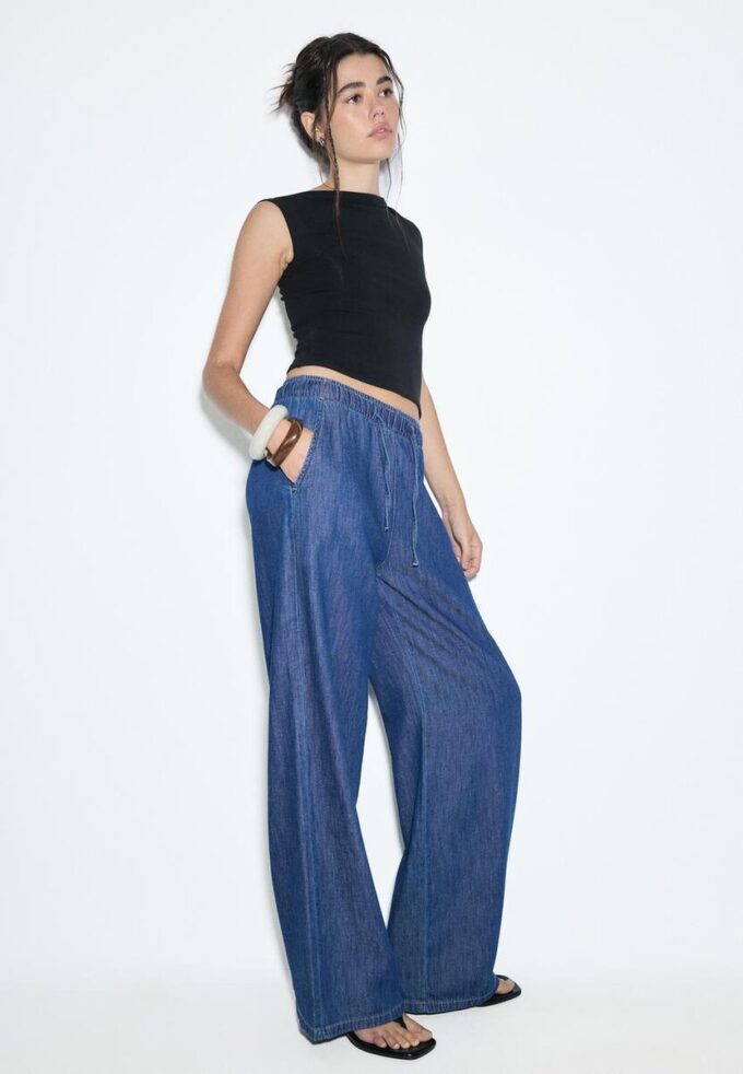 Volné džínové kalhoty se stahovací šňůrkou Volné džínové kalhoty se stahovací šňůrkou