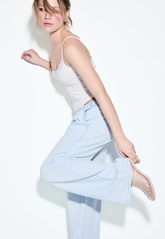 Volné džínové kalhoty se stahovací šňůrkou