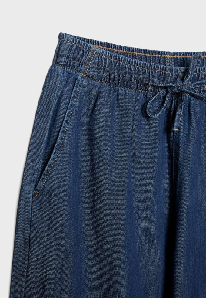 Volné džínové kalhoty se stahovací šňůrkou Volné džínové kalhoty se stahovací šňůrkou