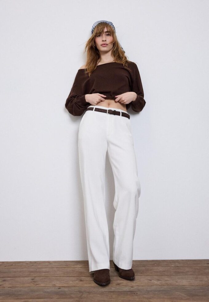 Volné elegantní kalhoty s rovnými nohavicemi a páskem Volné elegantní kalhoty s rovnými nohavicemi a páskem