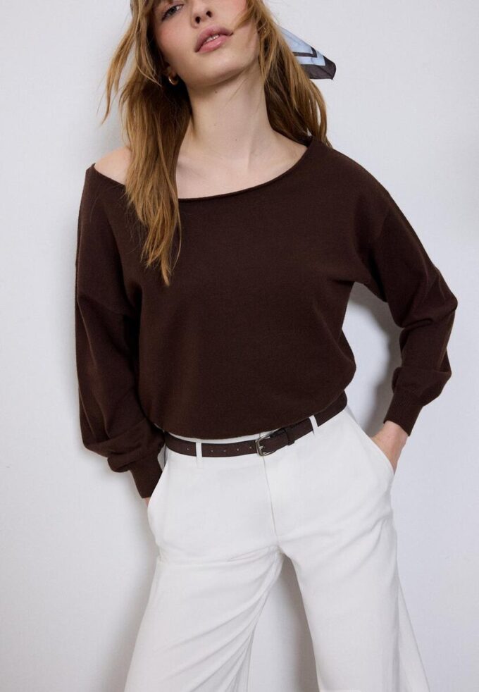 Volné elegantní kalhoty s rovnými nohavicemi a páskem Volné elegantní kalhoty s rovnými nohavicemi a páskem