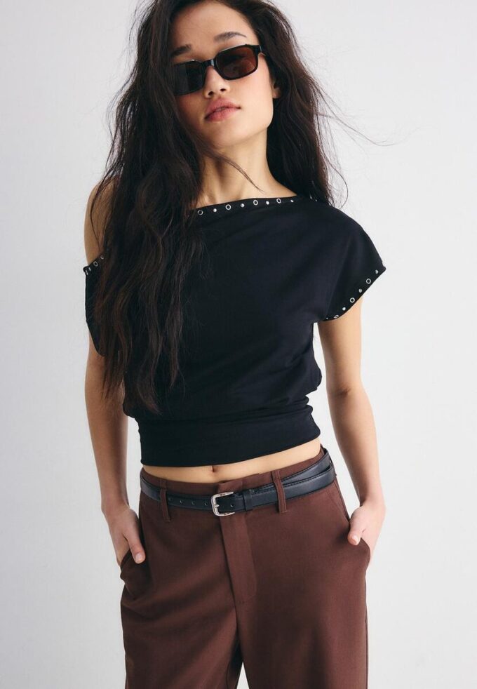 Volné elegantní kalhoty s rovnými nohavicemi a páskem Volné elegantní kalhoty s rovnými nohavicemi a páskem