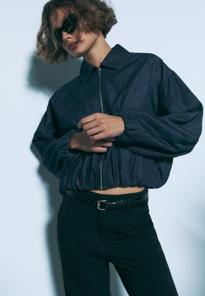 Volné elegantní kalhoty s rovnými nohavicemi a páskem Volné elegantní kalhoty s rovnými nohavicemi a páskem