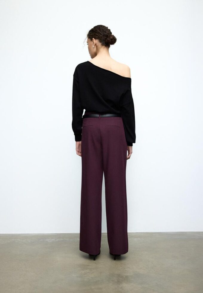 Volné elegantní kalhoty s rovnými nohavicemi a páskem Volné elegantní kalhoty s rovnými nohavicemi a páskem