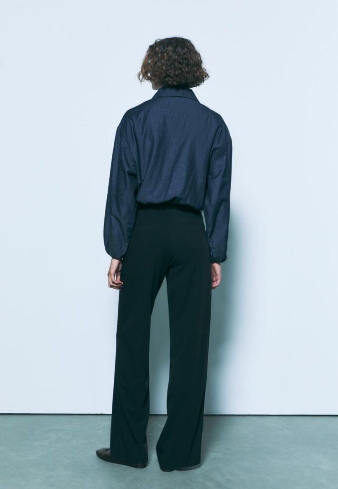 Volné elegantní kalhoty s rovnými nohavicemi a páskem Volné elegantní kalhoty s rovnými nohavicemi a páskem