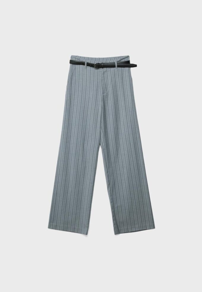 Volné elegantní kalhoty s rovnými nohavicemi a páskem Volné elegantní kalhoty s rovnými nohavicemi a páskem