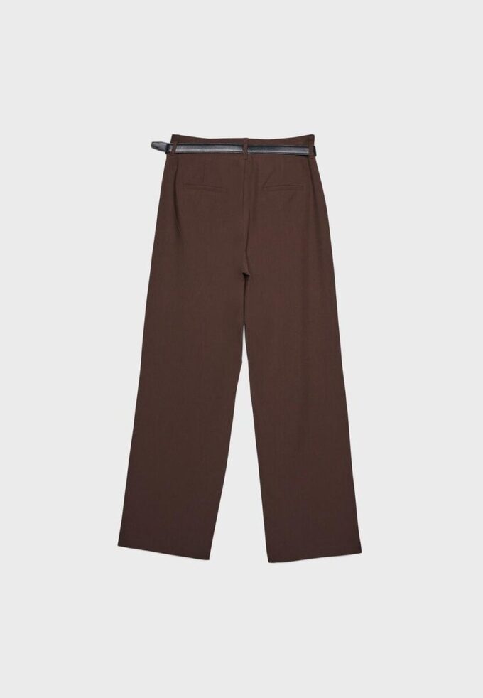 Volné elegantní kalhoty s rovnými nohavicemi a páskem Volné elegantní kalhoty s rovnými nohavicemi a páskem