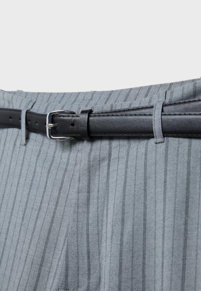 Volné elegantní kalhoty s rovnými nohavicemi a páskem Volné elegantní kalhoty s rovnými nohavicemi a páskem