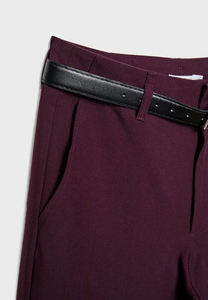 Volné elegantní kalhoty s rovnými nohavicemi a páskem Volné elegantní kalhoty s rovnými nohavicemi a páskem