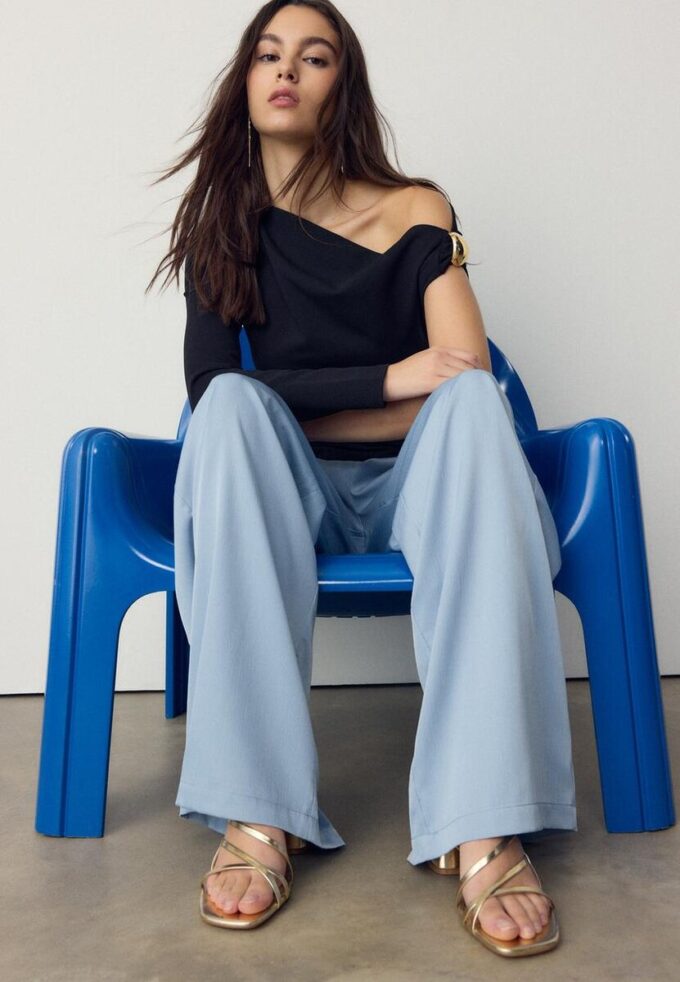 Volné kalhoty s efektem zmačkání a vázáním Volné kalhoty s efektem zmačkání a vázáním