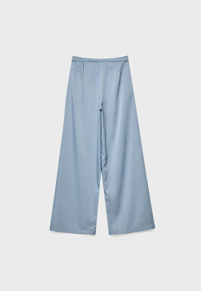 Volné kalhoty s efektem zmačkání a vázáním Volné kalhoty s efektem zmačkání a vázáním