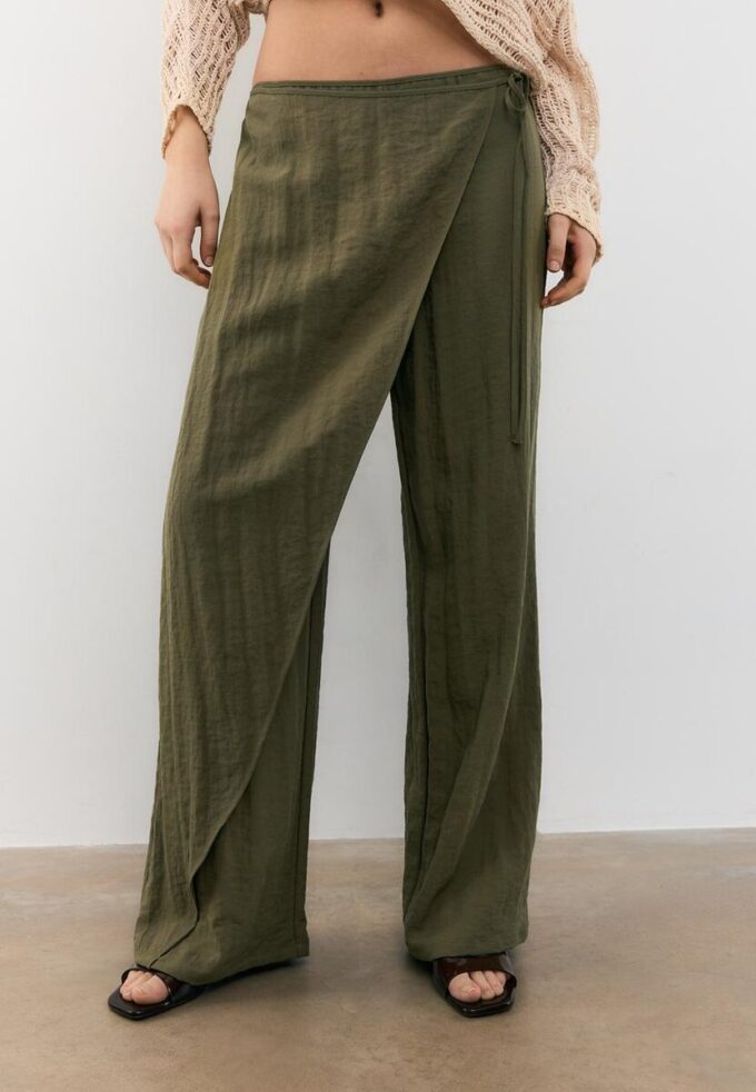 Volné kalhoty s překřížením