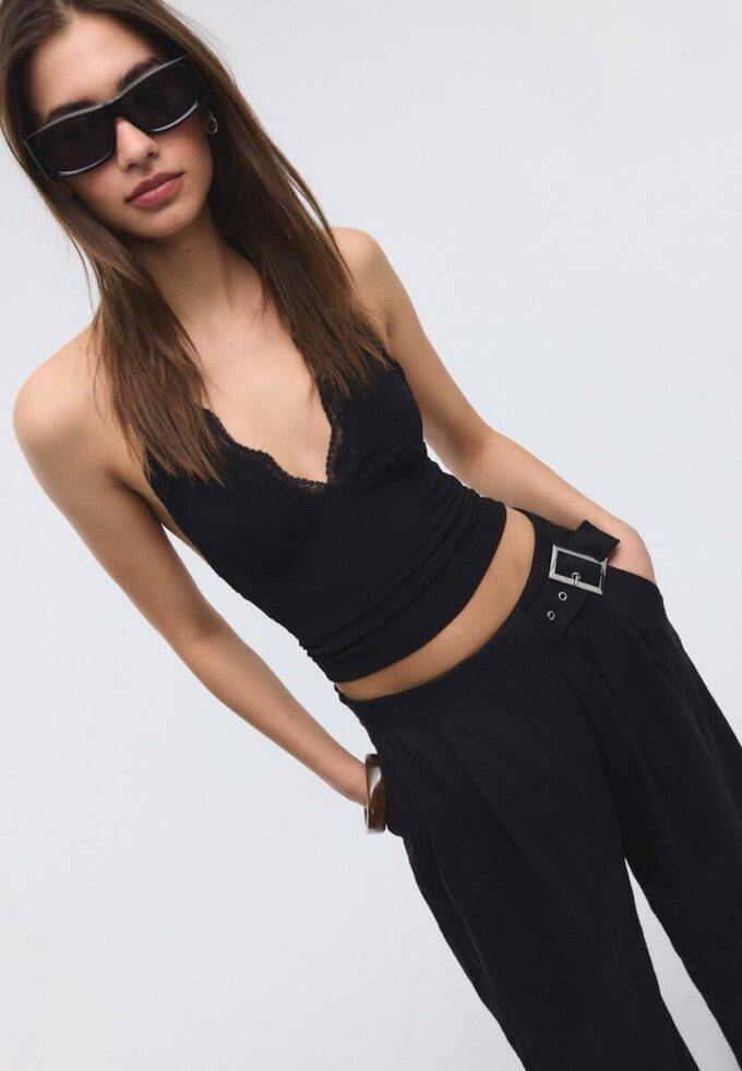 Volné kalhoty s přezkou