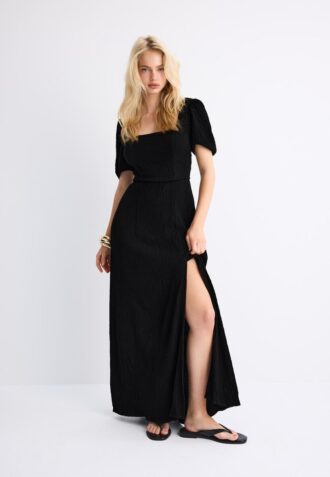 Volné maxi šaty s kříženým zadním dílem