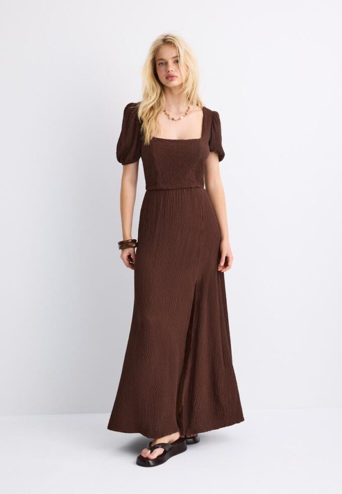 Volné maxi šaty s kříženým zadním dílem Volné maxi šaty s kříženým zadním dílem