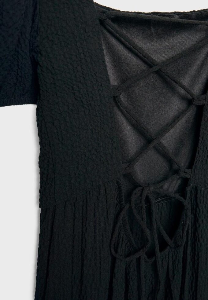 Volné maxi šaty s kříženým zadním dílem Volné maxi šaty s kříženým zadním dílem