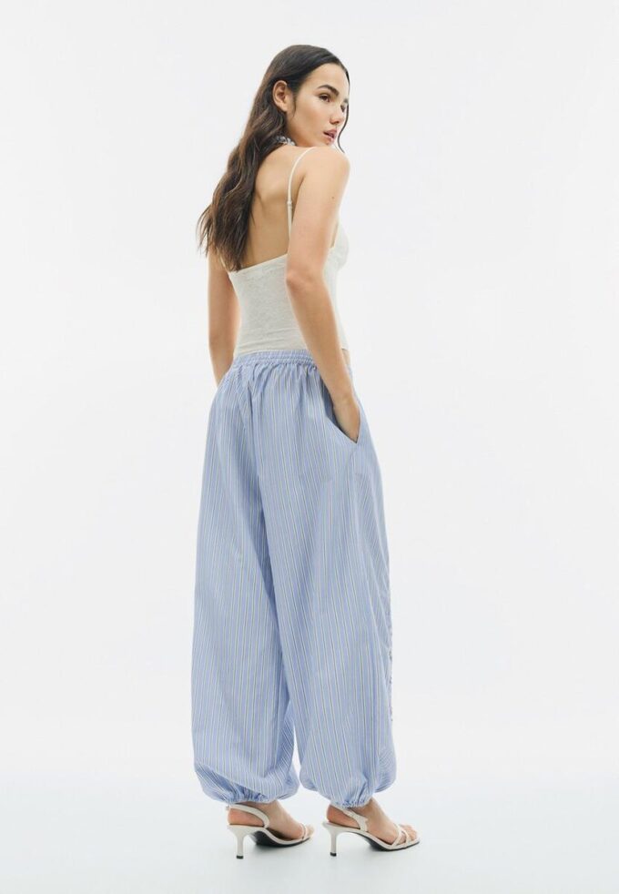 Vyšívané kalhoty s balónovým střihem