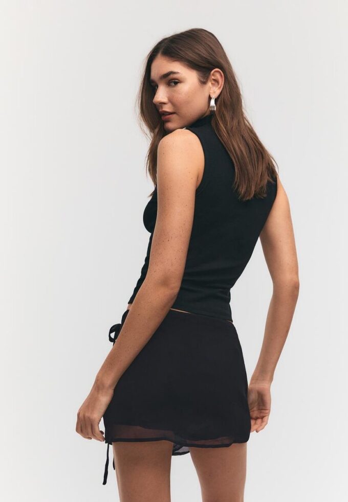 Vyšívaná mini Skort s překříženým páskem