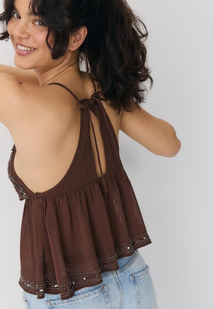 Vyšívaný top na ramínka