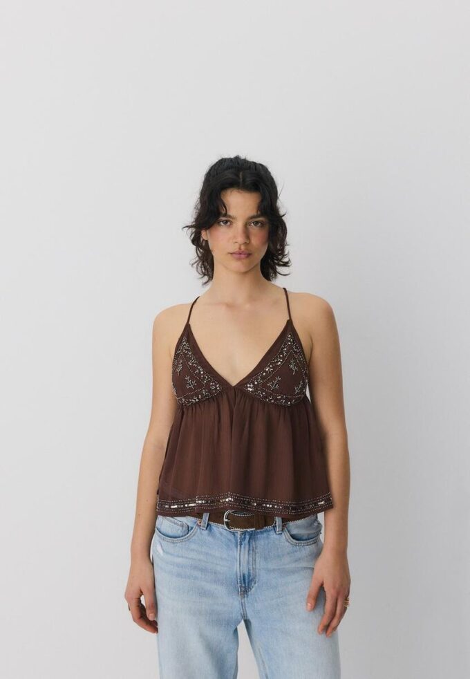 Vyšívaný top na ramínka