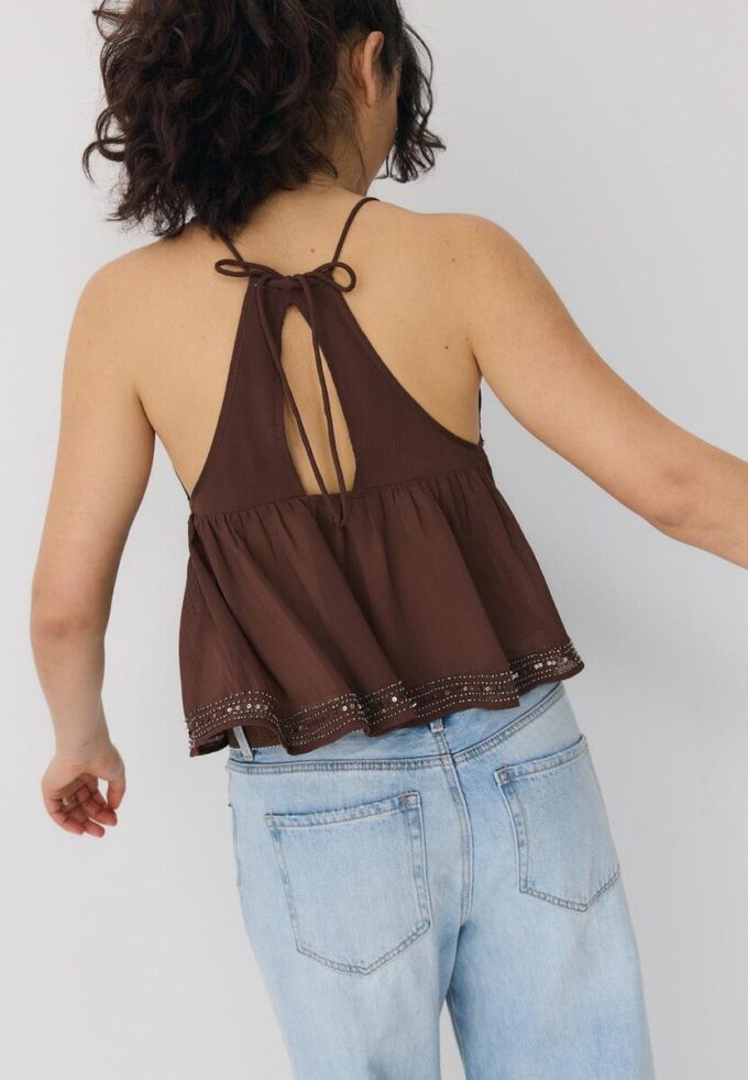 Vyšívaný top na ramínka