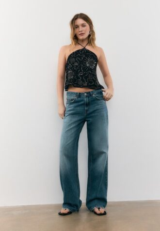 Vyšívaný top s vázáním za krkem