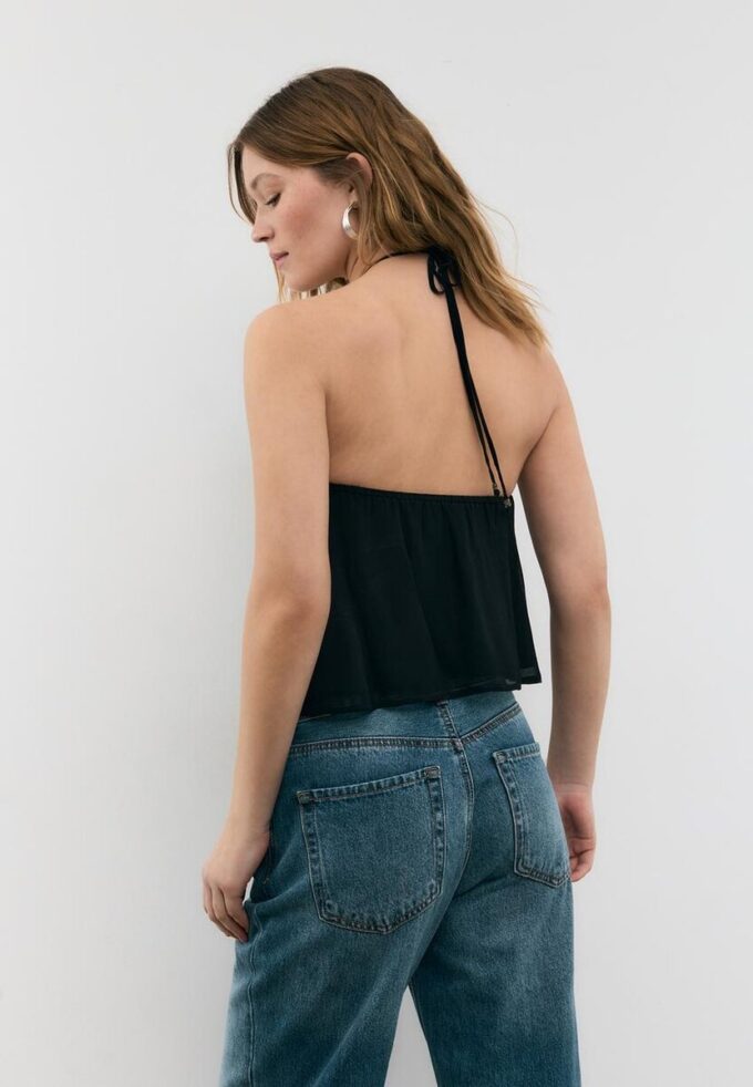 Vyšívaný top s vázáním za krkem Vyšívaný top s vázáním za krkem