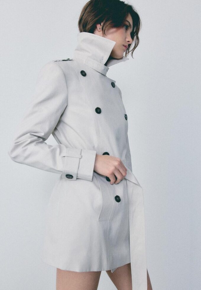 Základní krátký trenčkot