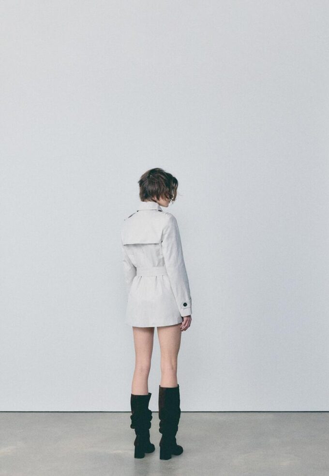 Základní krátký trenčkot