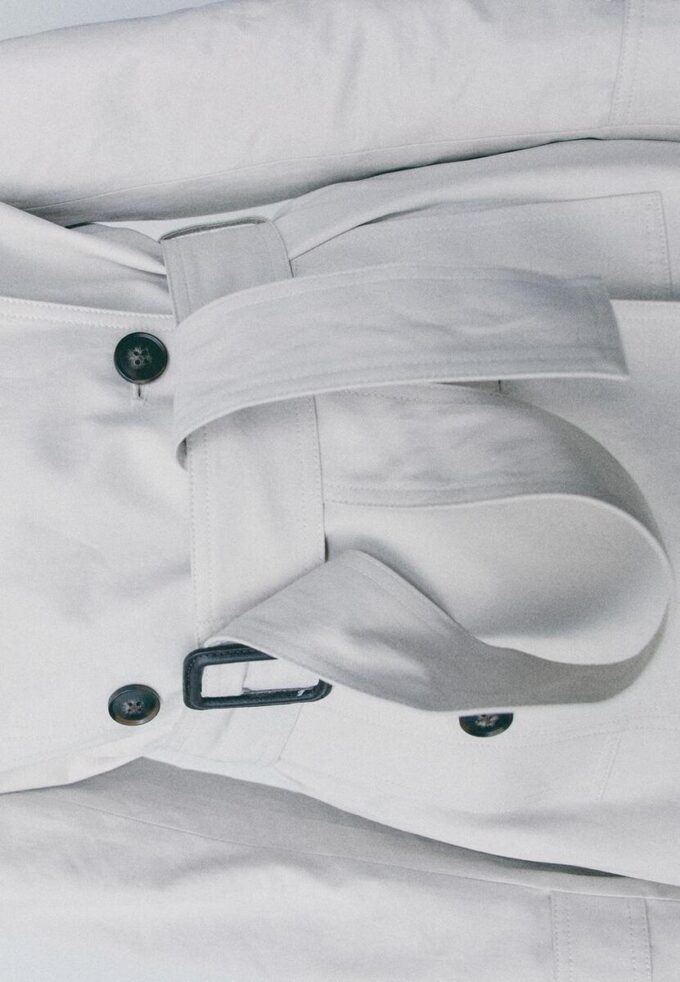 Základní krátký trenčkot