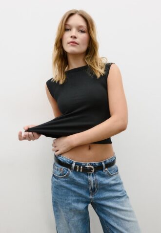 Základní lesklý opasek s efektem kůže