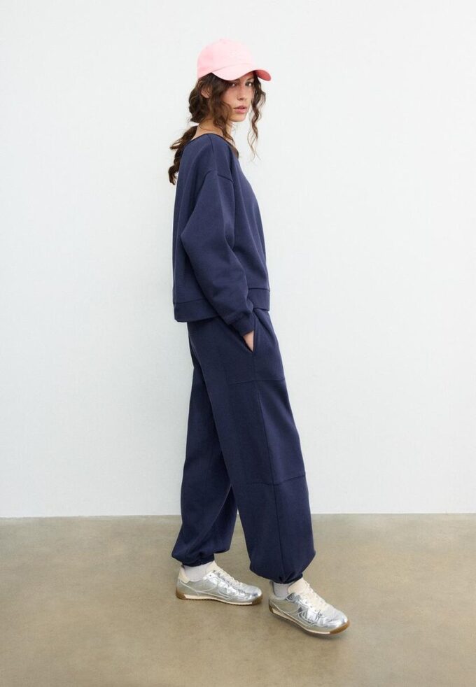 Základní mikina s odhalenými rameny