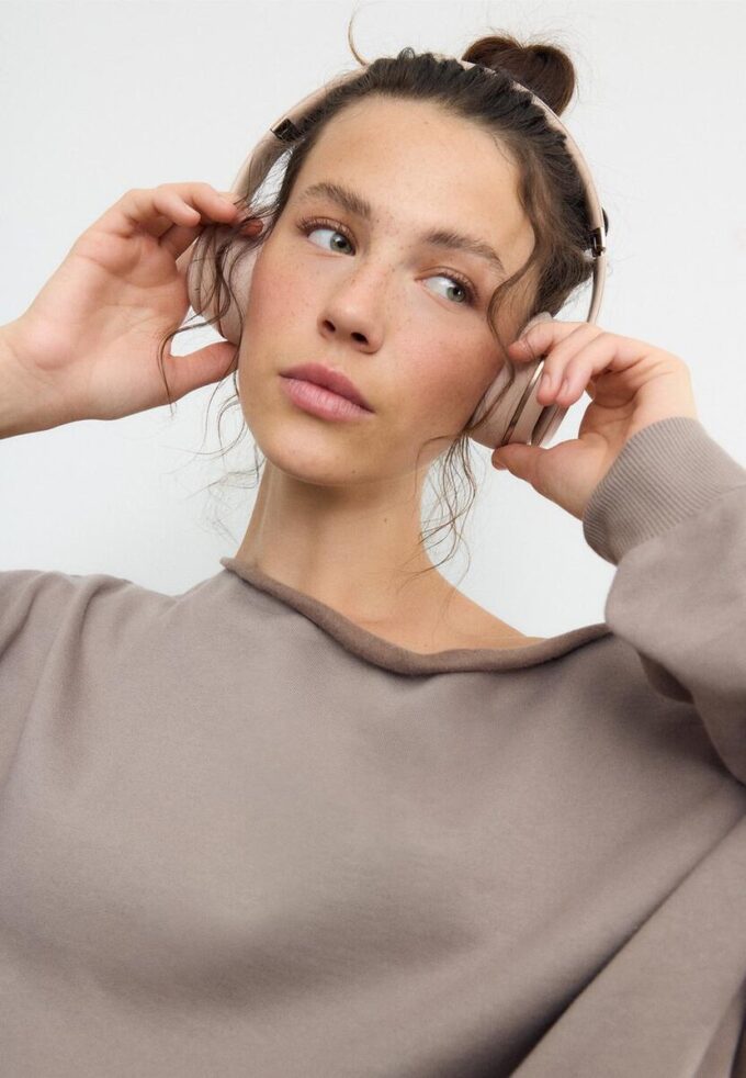 Základní mikina s odhalenými rameny Základní mikina s odhalenými rameny