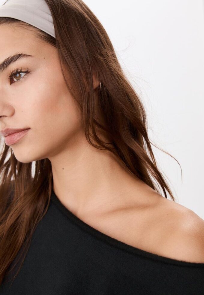 Základní mikina s odhalenými rameny