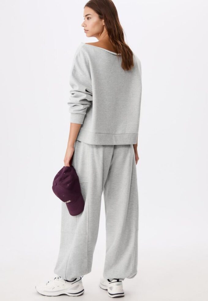 Základní mikina s odhalenými rameny