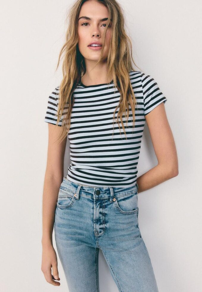 Základní pruhované tričko se slim fit střihem