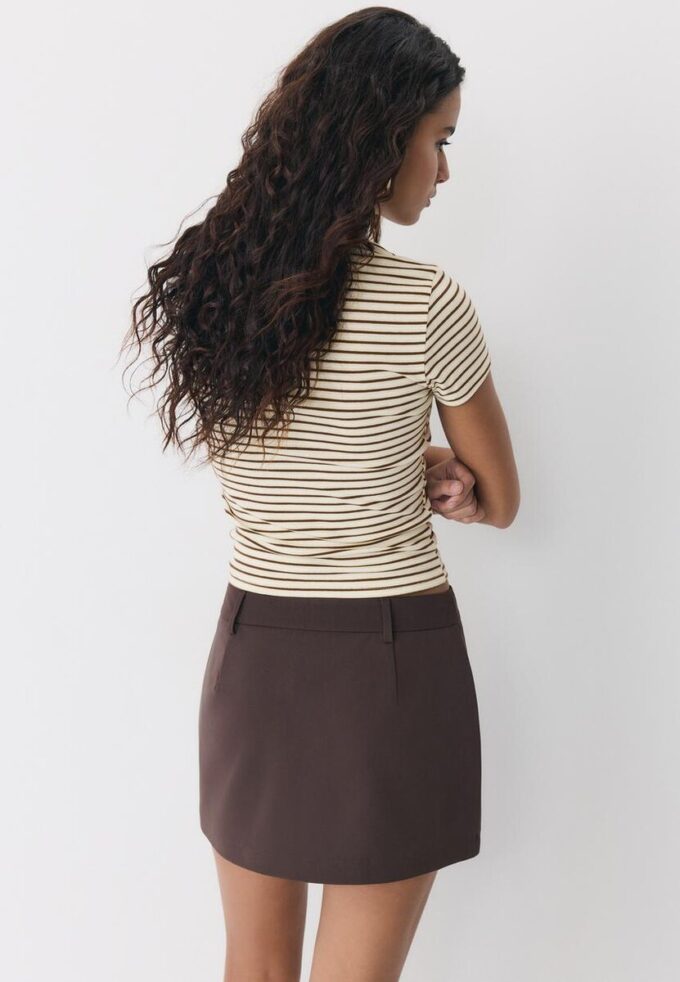 Základní pruhované tričko se slim fit střihem