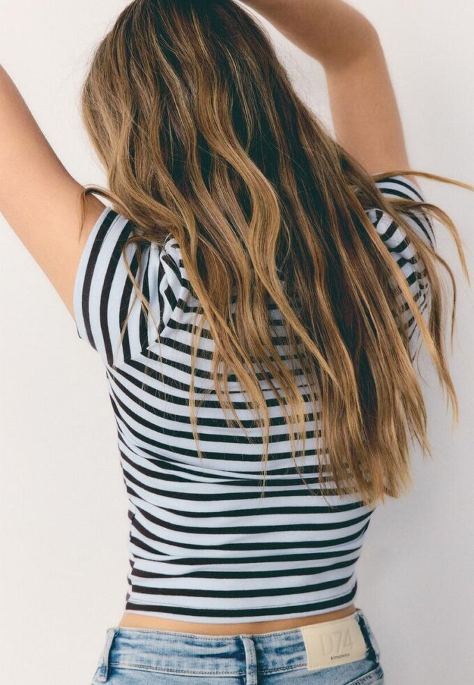 Základní pruhované tričko se slim fit střihem