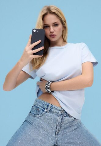 Základní tričko s pravidelným střihem a jemným povrchem na dotek