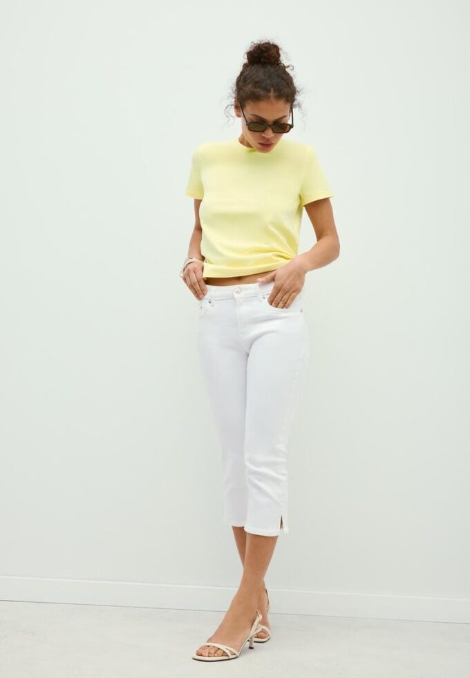 Základní tričko s pravidelným střihem a jemným povrchem na dotek Základní tričko s pravidelným střihem a jemným povrchem na dotek